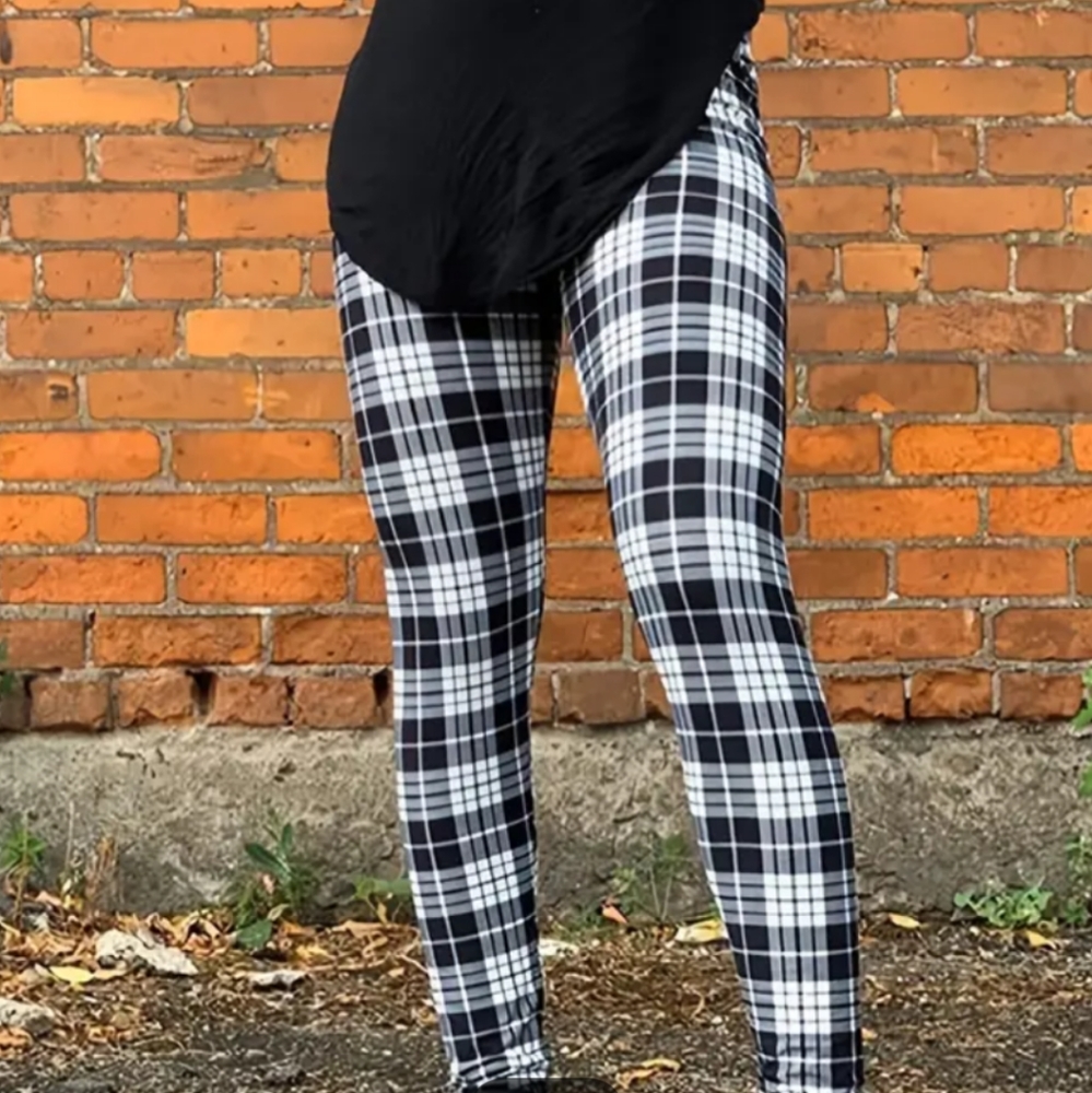 New Plaid Leggings 13-14 however tag says Large Soft, Stylish compress to